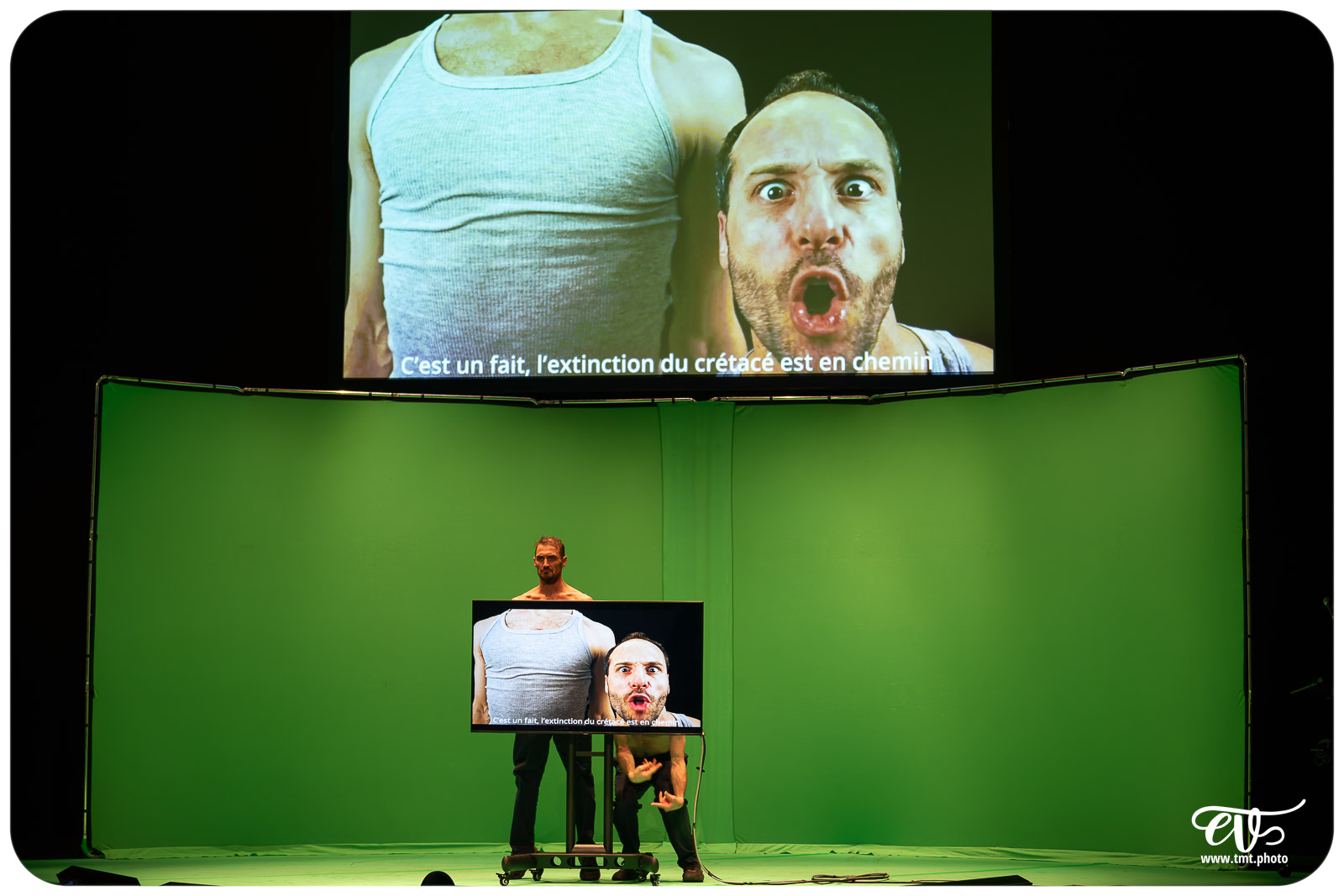 DYSTOPIA (UN POYO ROYO)